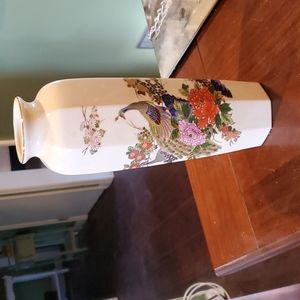 Off White  vintage Asian décor vase